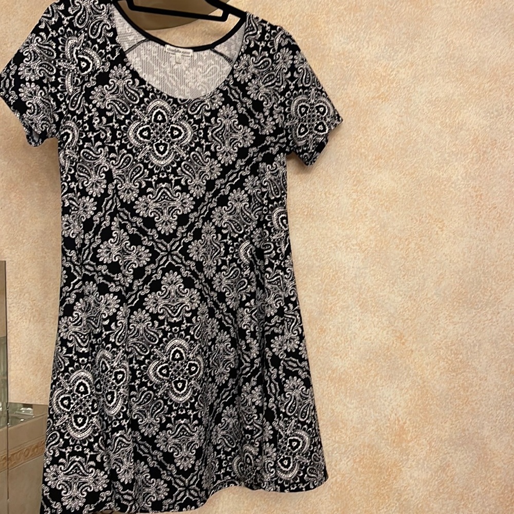 Charlotte russe mid length, short sleeve dress